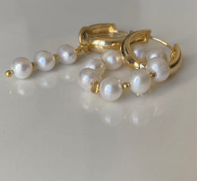 Load image into Gallery viewer, Pearl and Gold Earrings Hoops
