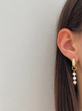 Φόρτωση εικόνας στο εργαλείο προβολής Συλλογής, Pearl and Gold Earrings Hoops
