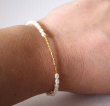 Load image into Gallery viewer, Pearl and Gold Bracelet
